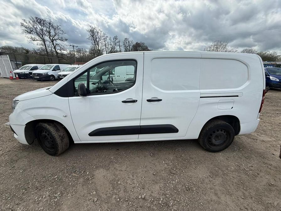 2019 Vauxhall Combo – Model: Combo 2300 Sportive S/S – DP69UPJ
