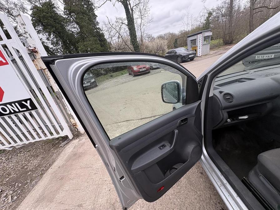 2014 Volkswagen Caddy MaxI – Model: Caddy Maxi C20 Highline TDI BlueMotion Technology – GP14NWT