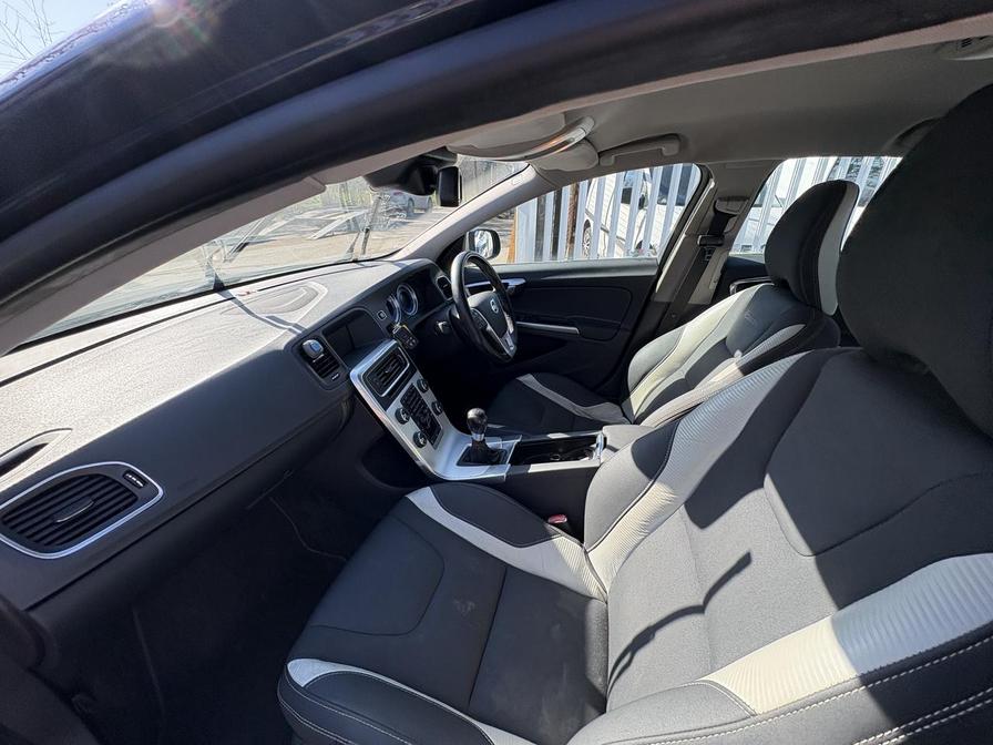 2012 Volvo S60 – Model: S60 R-Design Luxury D4 – LR12EFG