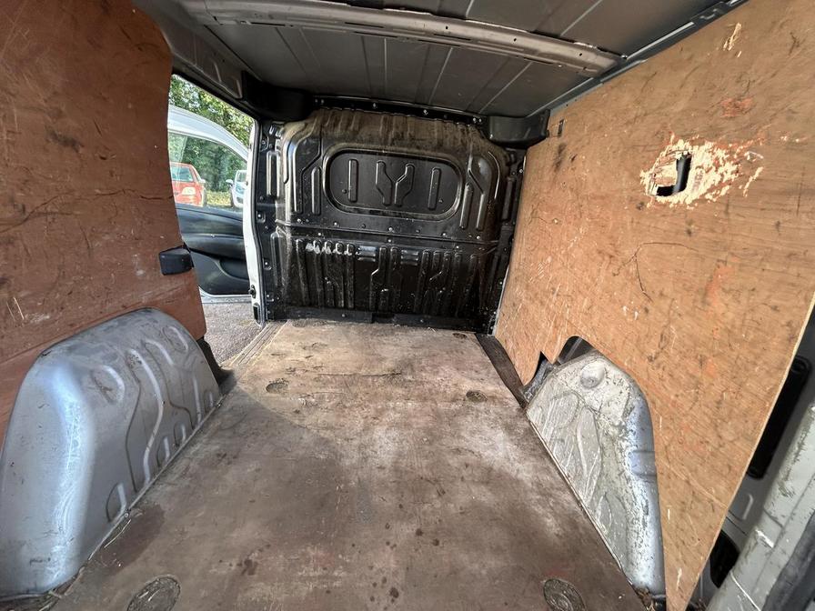 2014 Vauxhall Combo – Model: Combo 2000 L1H1 CDTi Sportive – DV64PYD