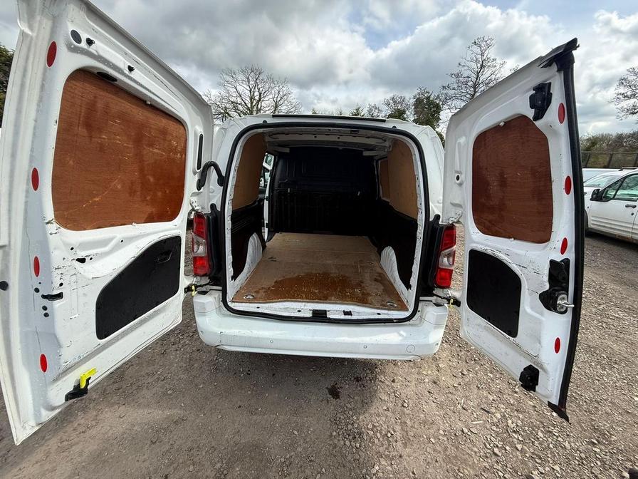 2019 Vauxhall Combo – Model: Combo 2300 Sportive S/S – DP69UPJ