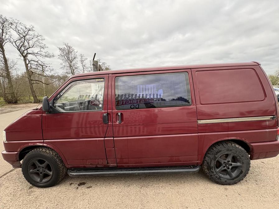1995 Volkswagen Caravelle – Model: Transporter Caravelle – N403UVM