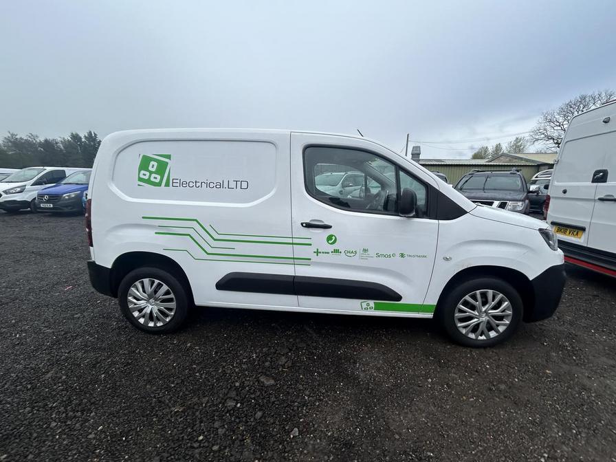 2021 Citroen Berlingo – Model: Berlingo 1000 Enterprise Blue HDi – KS21VUP