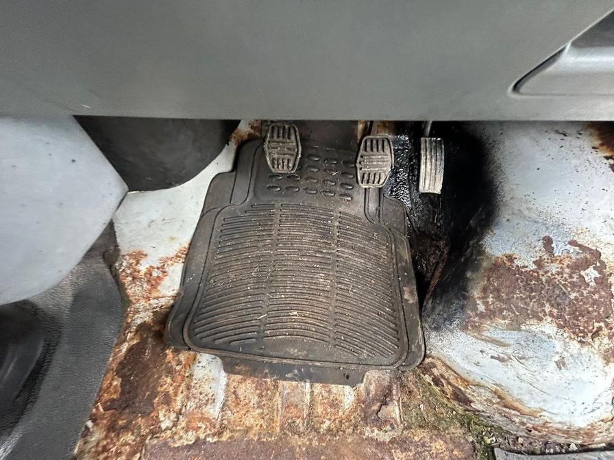 2001 LDV Convoy – Model: 400 Convoy D LWB – Y232KNF