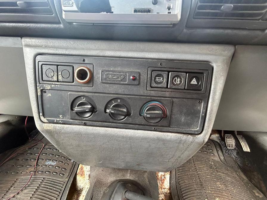 2001 LDV Convoy – Model: 400 Convoy D LWB – Y232KNF