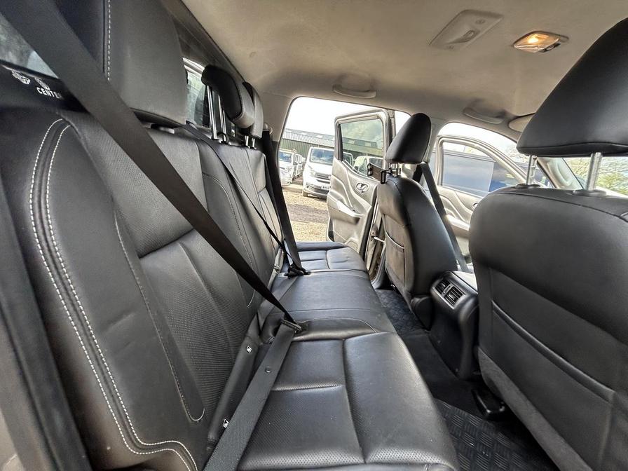 2018 Nissan Navara – Model: Navara Tekna dCi Auto – YE68PCV