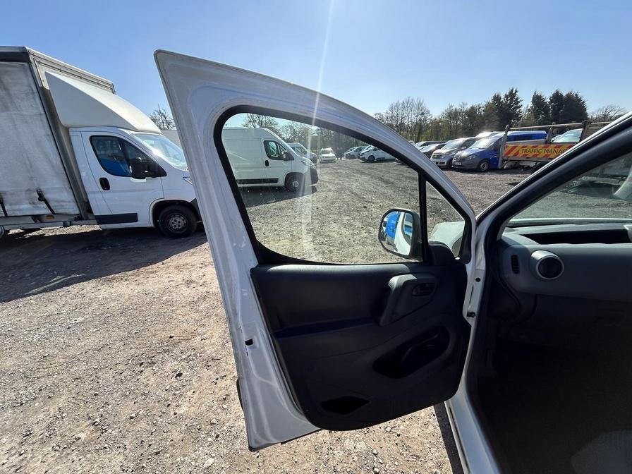 2011 Peugeot Partner – Model: Partner 750 SE HDi – PF61FYJ