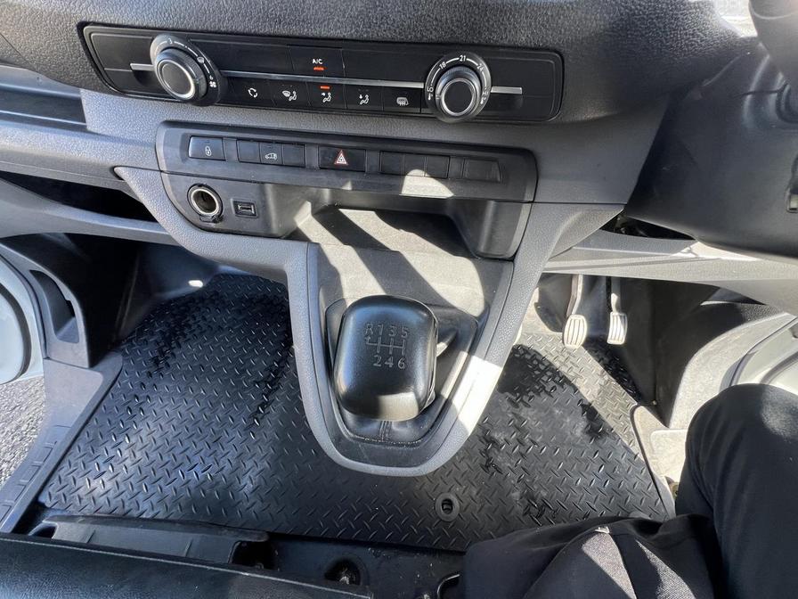 2021 Vauxhall Vivaro – Model: Vivaro 2900 Dynamic S/S – VO21XNT