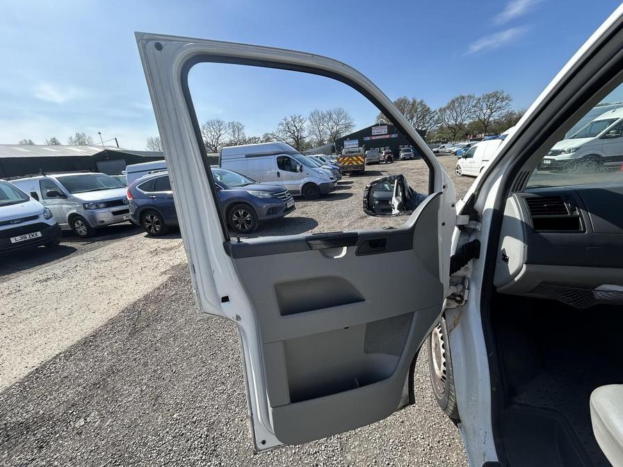 2012 Volkswagen Transporter – Model: Transporter T28 102 TDI SWB – KS12MDF