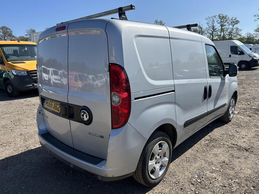 2016 Vauxhall Combo – Model: Combo 2000 L1H1 CDTi S/S Sport – VU66XGZ