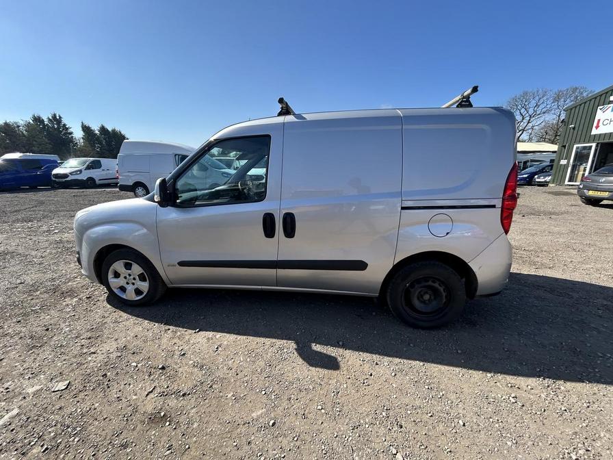 2016 Vauxhall Combo – Model: Combo 2000 L1H1 CDTi S/S Sport – VU66XGZ