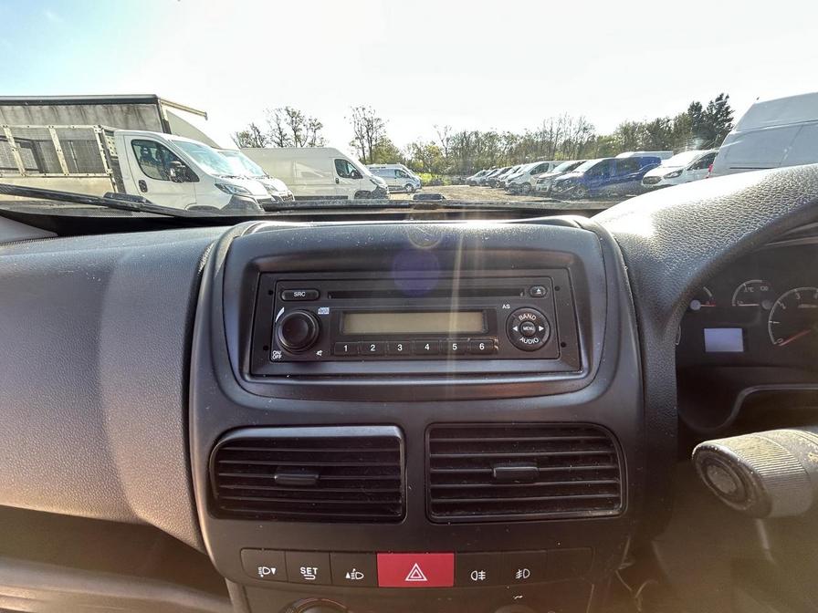 2016 Vauxhall Combo – Model: Combo 2000 L1H1 CDTi S/S Sport – VU66XGZ