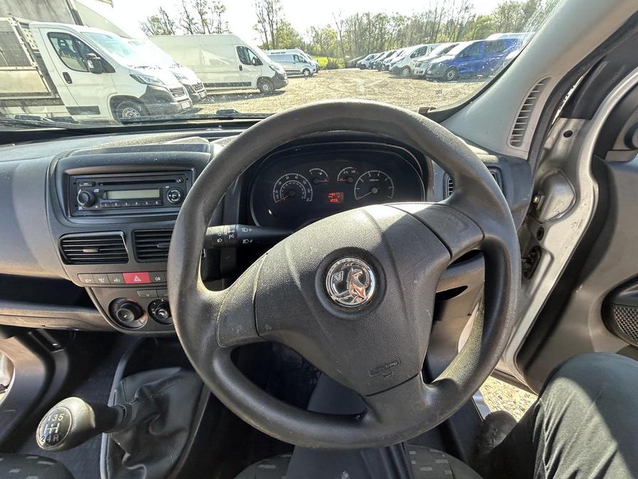 2016 Vauxhall Combo – Model: Combo 2000 L1H1 CDTi S/S Sport – VU66XGZ