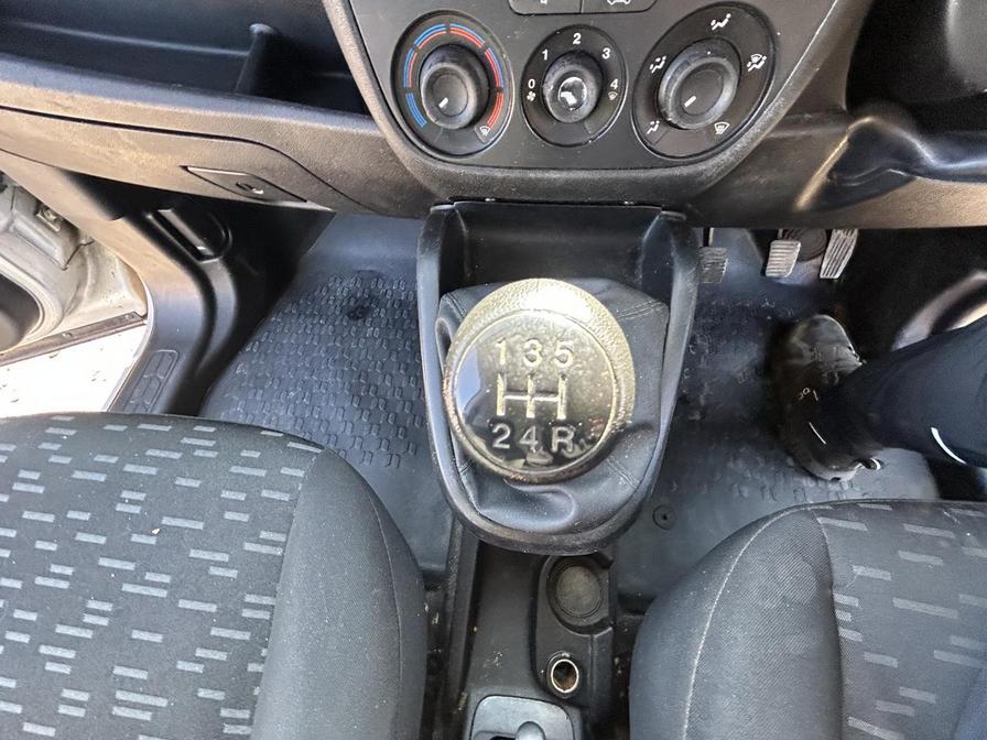 2016 Vauxhall Combo – Model: Combo 2000 L1H1 CDTi S/S Sport – VU66XGZ