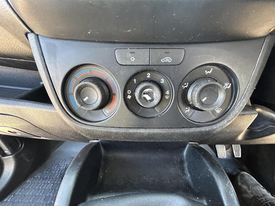 2016 Vauxhall Combo – Model: Combo 2000 L1H1 CDTi S/S Sport – VU66XGZ