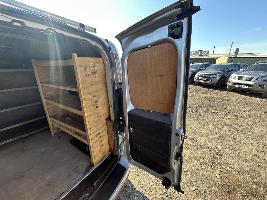 2016 Vauxhall Combo – Model: Combo 2000 L1H1 CDTi S/S Sport – VU66XGZ