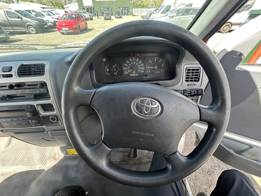 2007 Toyota HIAce – Model: Hiace 280 D-4D 95 SWB – YK57OVP