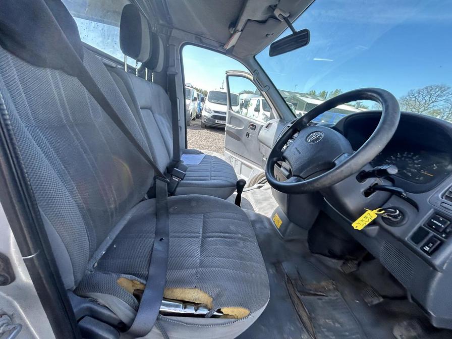 2007 Toyota HIAce – Model: Hiace 280 D-4D 95 SWB – YK57OVP