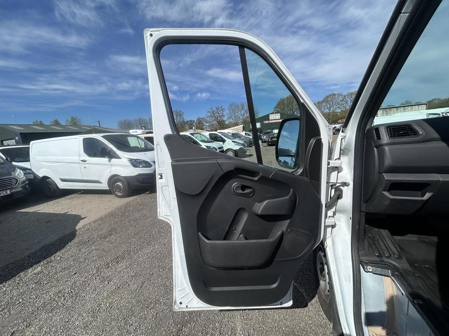 2022 Nissan Interstar – Model: Interstar Tekna dCi – YT22FJD