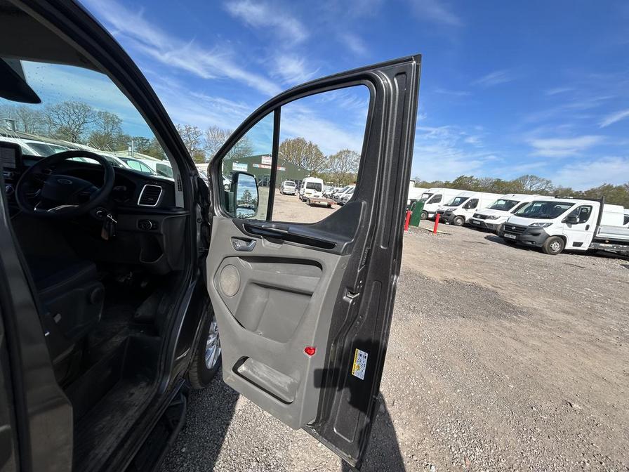 2015 Ford Transit Custom – Model: Transit Custom 290 Ltd E-Tech – LJ65ZYH