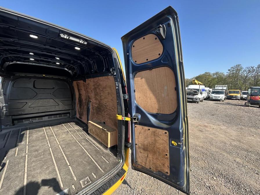 2022 Ford Transit Custom – Model: Transit Custom 300 Limited EcoBlue – MF22VWA