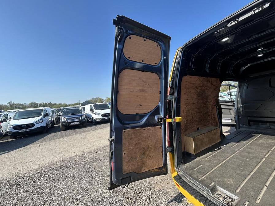 2022 Ford Transit Custom – Model: Transit Custom 300 Limited EcoBlue – MF22VWA