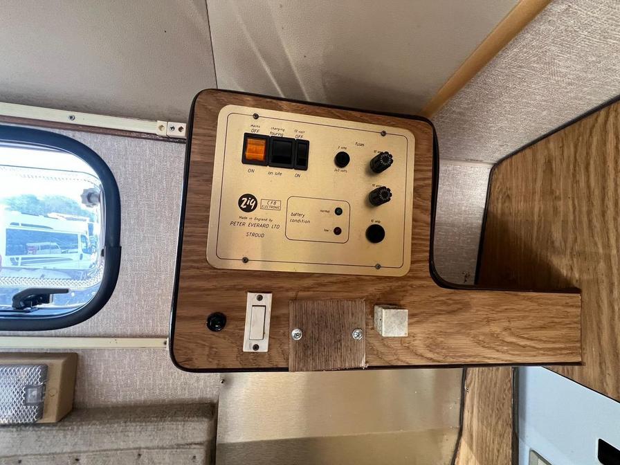 1990   – Model:  – G943NYC