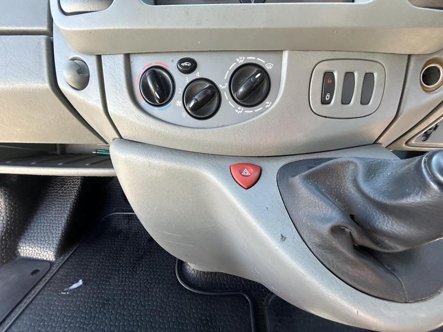 2009 Vauxhall Vivaro – Model: Vivaro 2700 CDTi SWB – FL09LTK