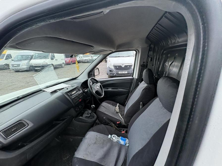 2015 Vauxhall Combo – Model: Combo 2000 L1H1 CDTi S/S ecoFLEX – FV65DBU