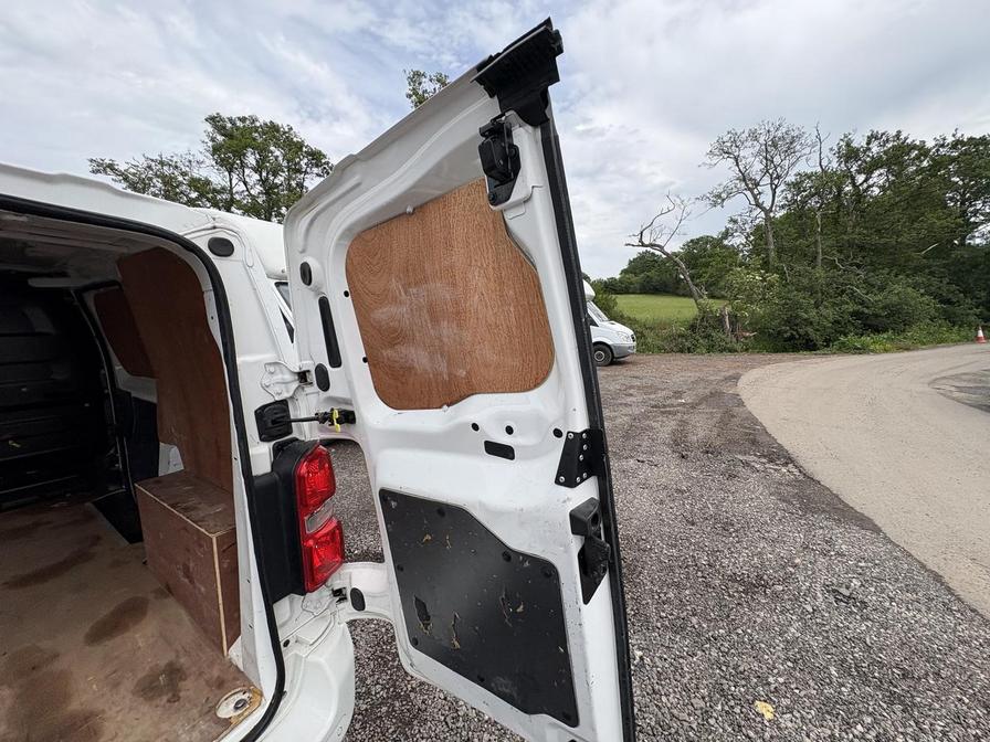 2020 Vauxhall Vivaro – Model: Vivaro 2700 Sportive S/S – DU20SVE