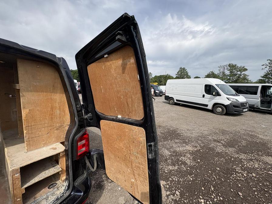 2016 Volkswagen Transporter – Model: Transporter T28 Highline TDI BlueMotion Technology – GJ66JJU
