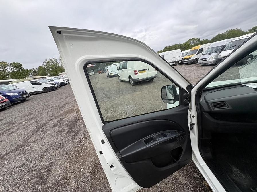 2015 Vauxhall Combo – Model: Combo 2000 L1H1 CDTi S/S ecoFLEX – FV65DBU