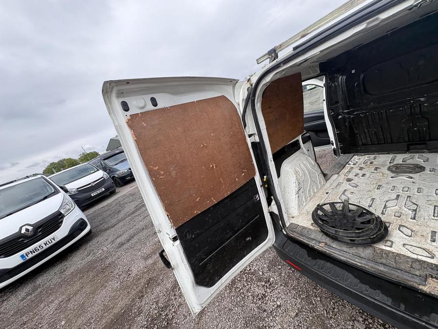 2015 Vauxhall Combo – Model: Combo 2000 L1H1 CDTi S/S ecoFLEX – FV65DBU