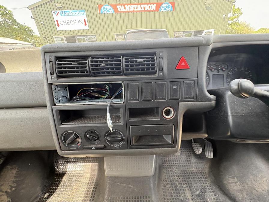 2002 Volkswagen Transporter – Model: 1200 TDI LWB – CU02JBX