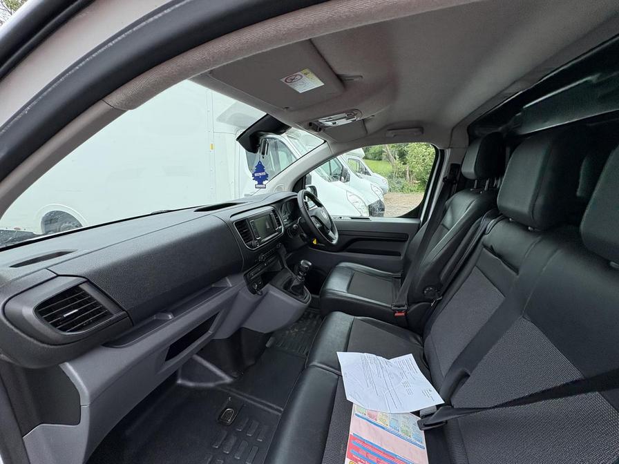 2020 Vauxhall Vivaro – Model: Vivaro 2700 Sportive S/S – DU20SVE