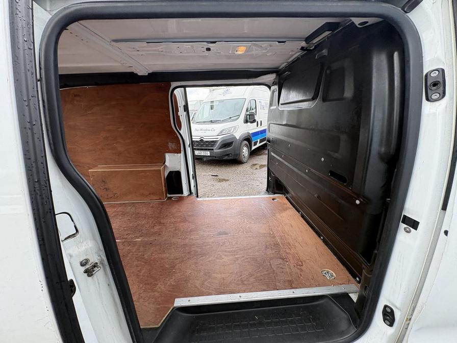 2020 Vauxhall Vivaro – Model: Vivaro 2900 Dynamic S/S – CN20CNX