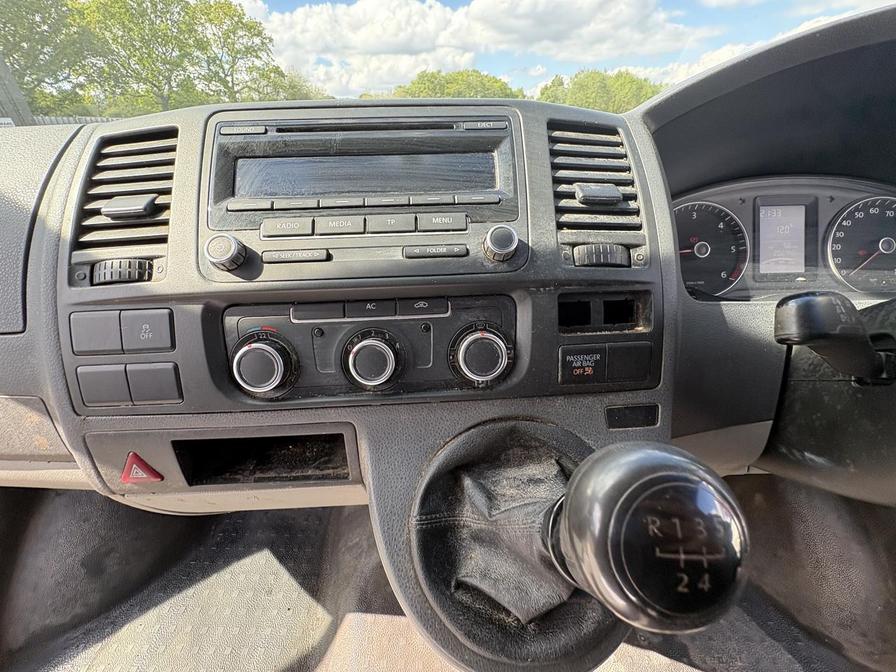 2012 Volkswagen Transporter – Model: Transporter T28 102 TDI SWB – RO12KGU