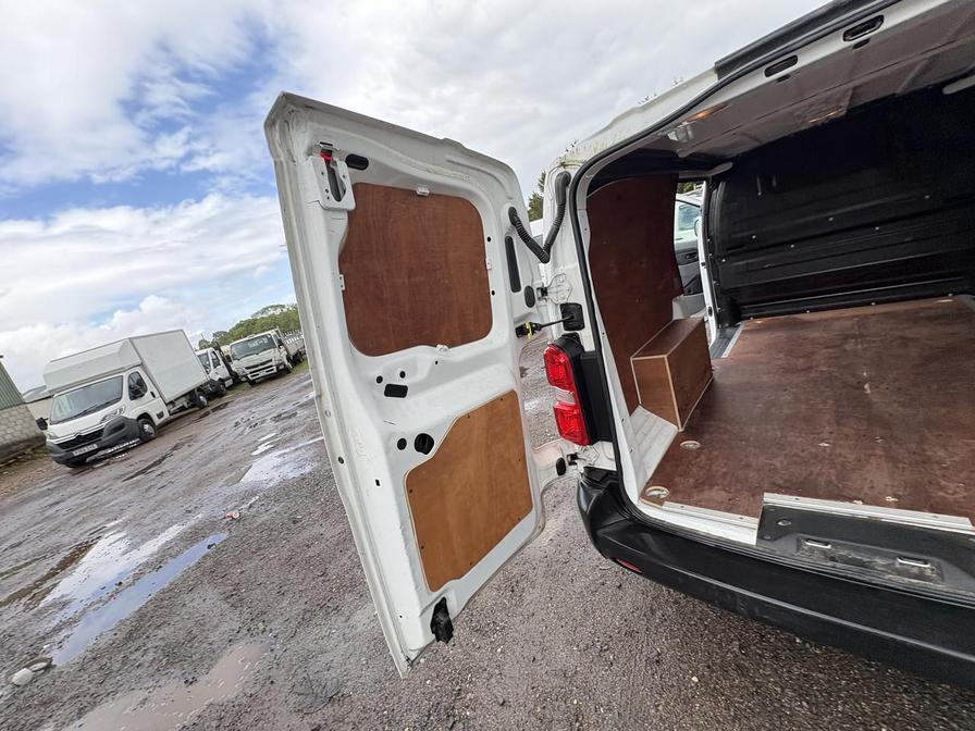 2020 Vauxhall Vivaro – Model: Vivaro 2900 Dynamic S/S – CN20CNX