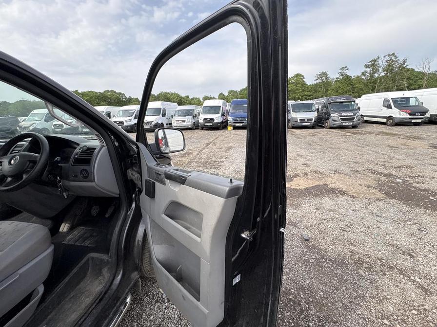 2009 Volkswagen Transporter – Model: Transporter Shuttle SE130 LWB – RO09UKM