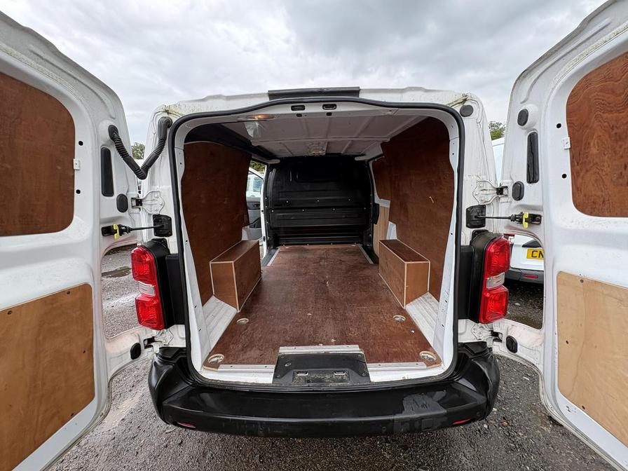 2020 Vauxhall Vivaro – Model: Vivaro 2900 Dynamic S/S – CN20CNX