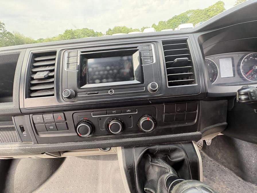 2016 Volkswagen Transporter – Model: Transporter T28 Highline TDI BlueMotion Technology – GJ66JJU