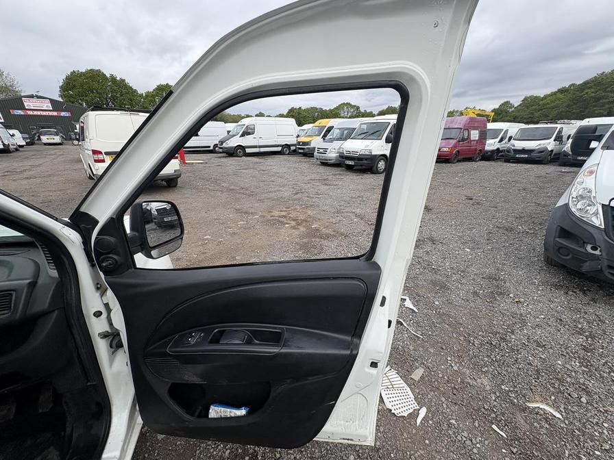2015 Vauxhall Combo – Model: Combo 2000 L1H1 CDTi S/S ecoFLEX – FV65DBU