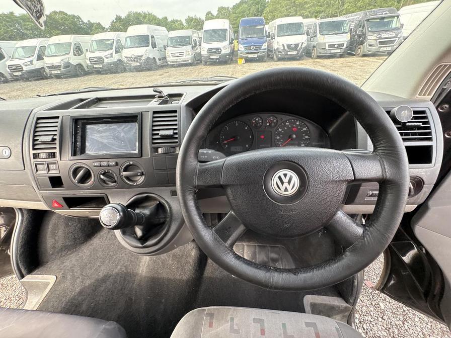 2009 Volkswagen Transporter – Model: Transporter Shuttle SE130 LWB – RO09UKM