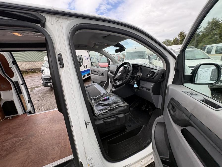 2020 Vauxhall Vivaro – Model: Vivaro 2900 Dynamic S/S – CN20CNX