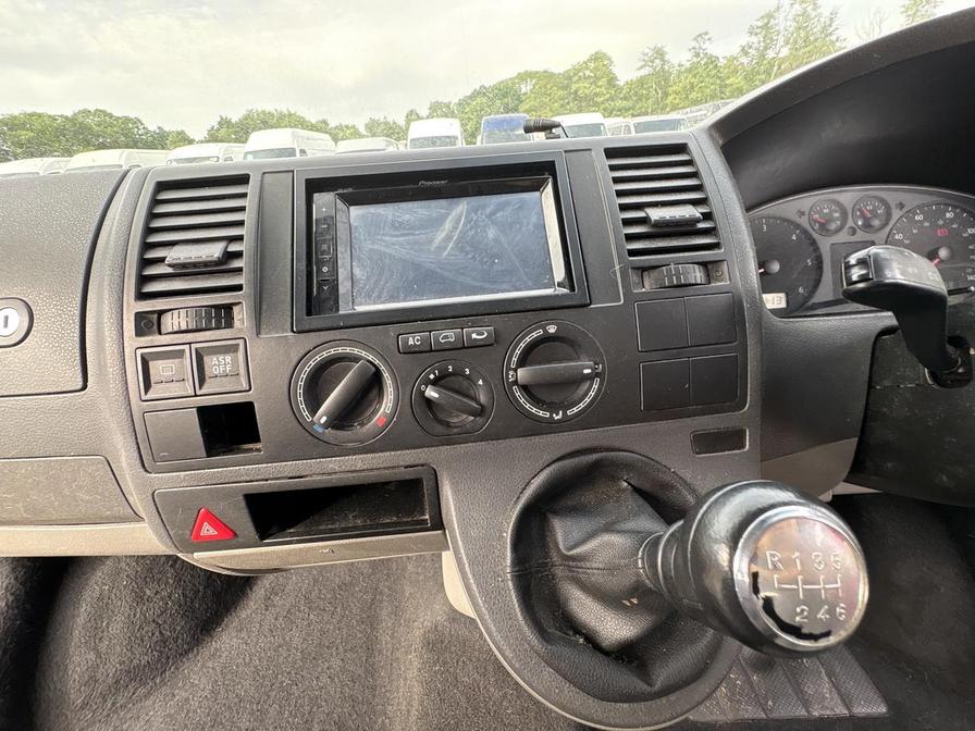 2009 Volkswagen Transporter – Model: Transporter Shuttle SE130 LWB – RO09UKM