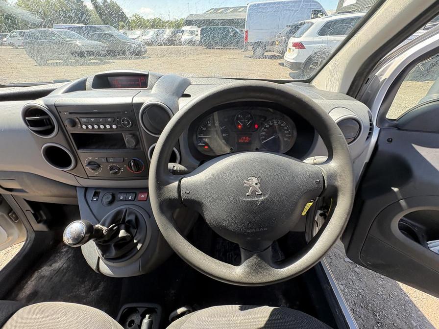 2017 Peugeot Partner – Model: Partner SE L1 Blue HDi – MD17XMM