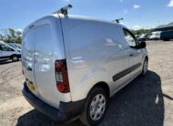 2017 Peugeot Partner – Model: Partner SE L1 Blue HDi – MD17XMM