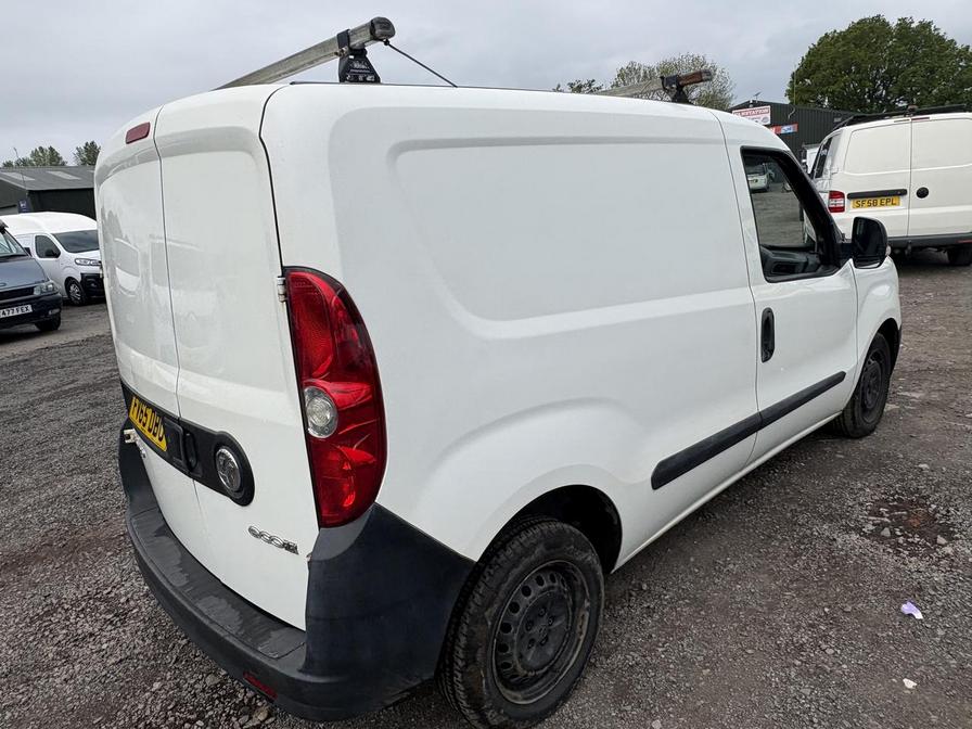 2015 Vauxhall Combo – Model: Combo 2000 L1H1 CDTi S/S ecoFLEX – FV65DBU