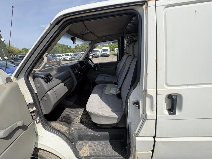 2002 Volkswagen Transporter – Model: 1200 TDI LWB – CU02JBX