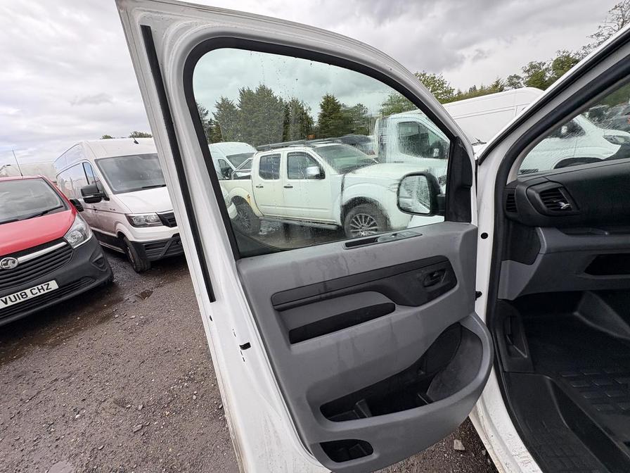 2020 Vauxhall Vivaro – Model: Vivaro 2900 Dynamic S/S – CN20CNX
